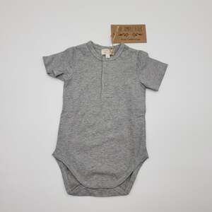 The Simple Folk Short-Sleeve One Piece Snapsuit in Gray Melange 0-3 Months